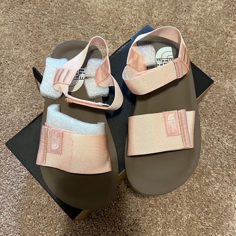 North Face NIB light pink Skeena sandals - Picture 7 of 15